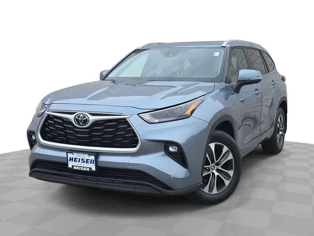 Used 2024  Toyota XLE image 1