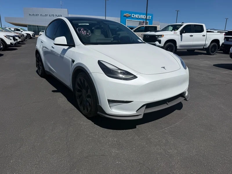 Used 2022 White Tesla Performance image 1