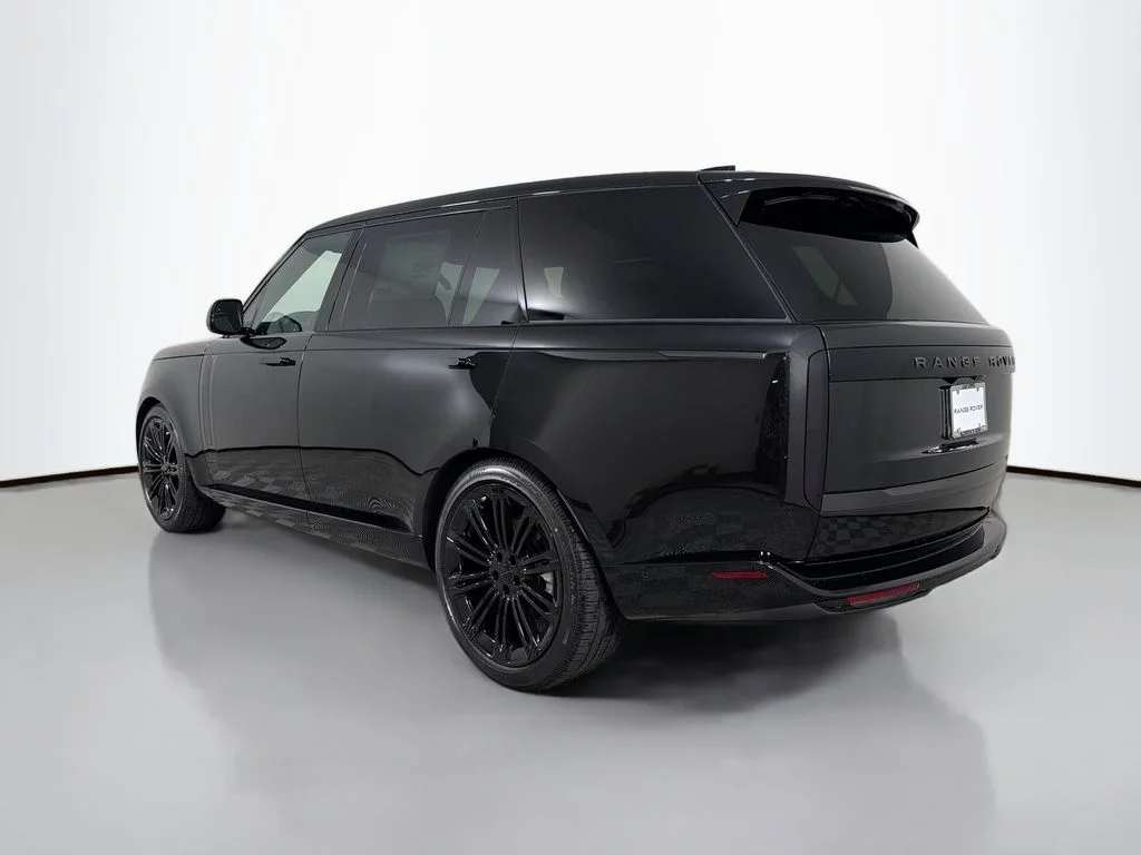 New 2026 Santorini Black Metallic Land Rover SE image 7