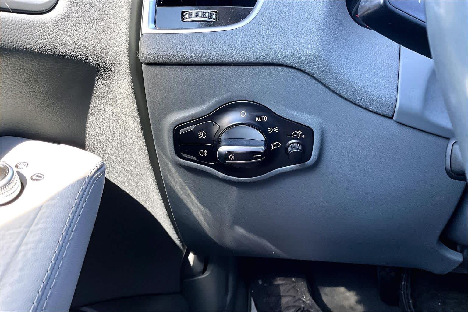 Used 2016 Daytona Gray Pearl Effect Audi Premium Plus image 33