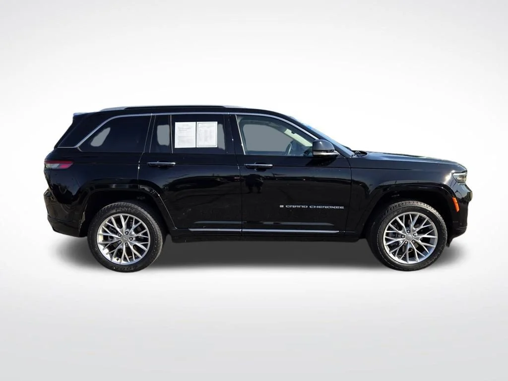 Certified Used 2022 Black Jeep Summit 4xe image 2