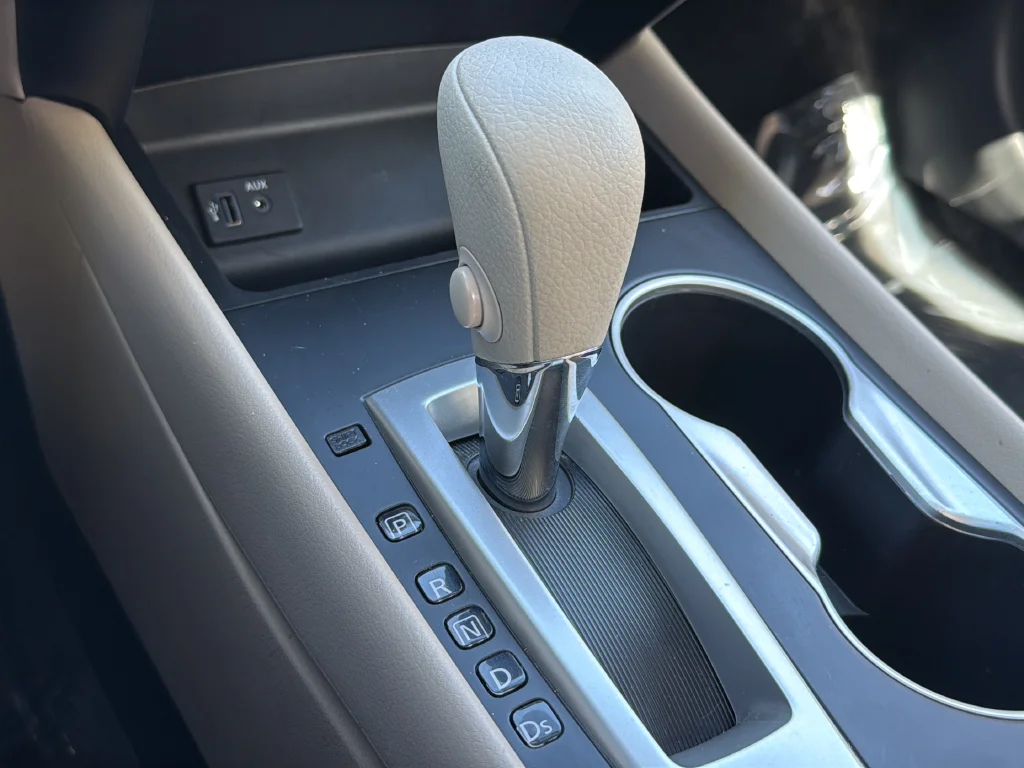 Used 2017 White Nissan 2.5 SV image 29