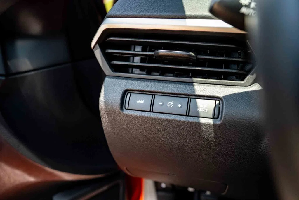 Used 2022 Orange Nissan 2.0 SR image 13