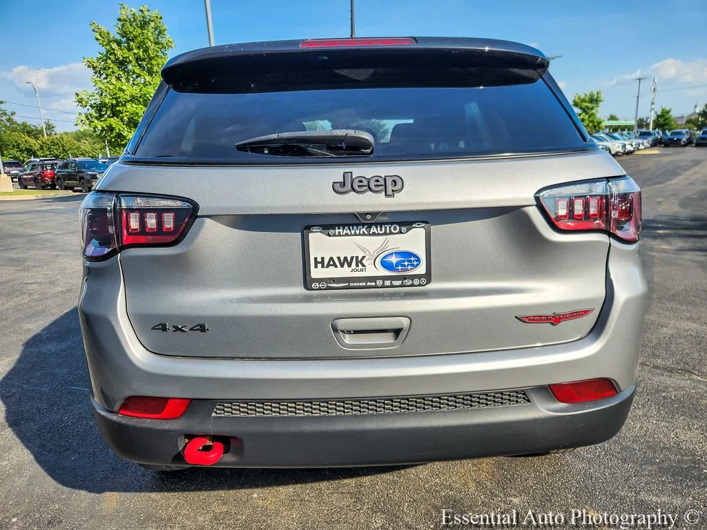 Used 2022 Silver Jeep Trailhawk image 5