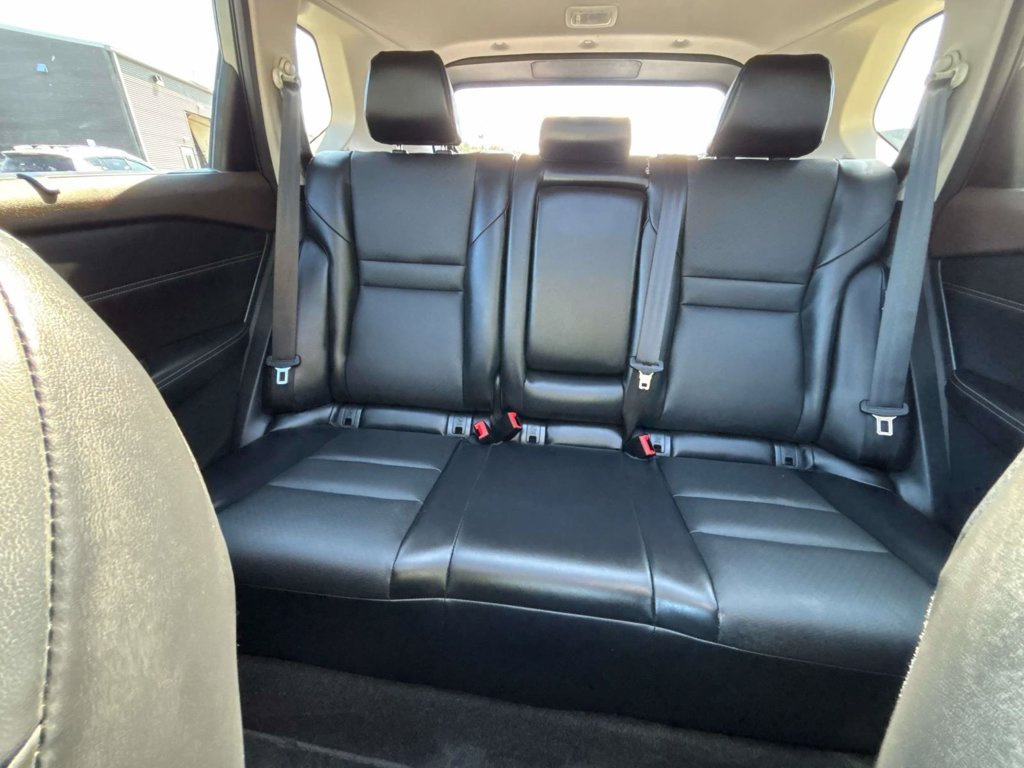 Used 2023 Gray Nissan SV image 9