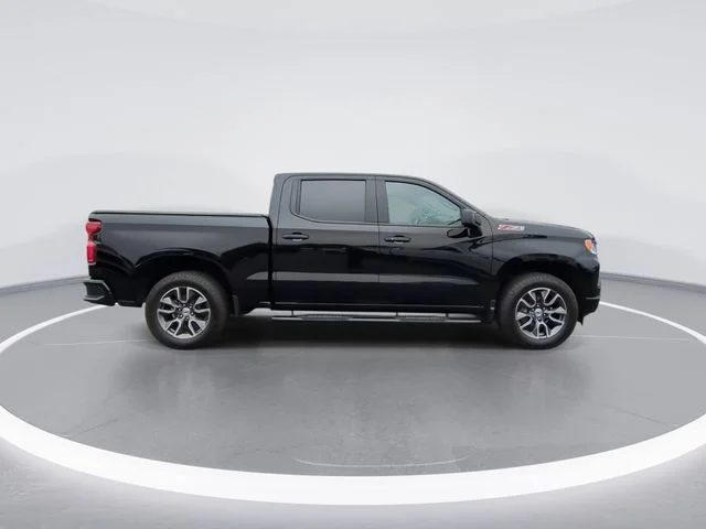 Used 2022 Black Chevrolet RST image 9