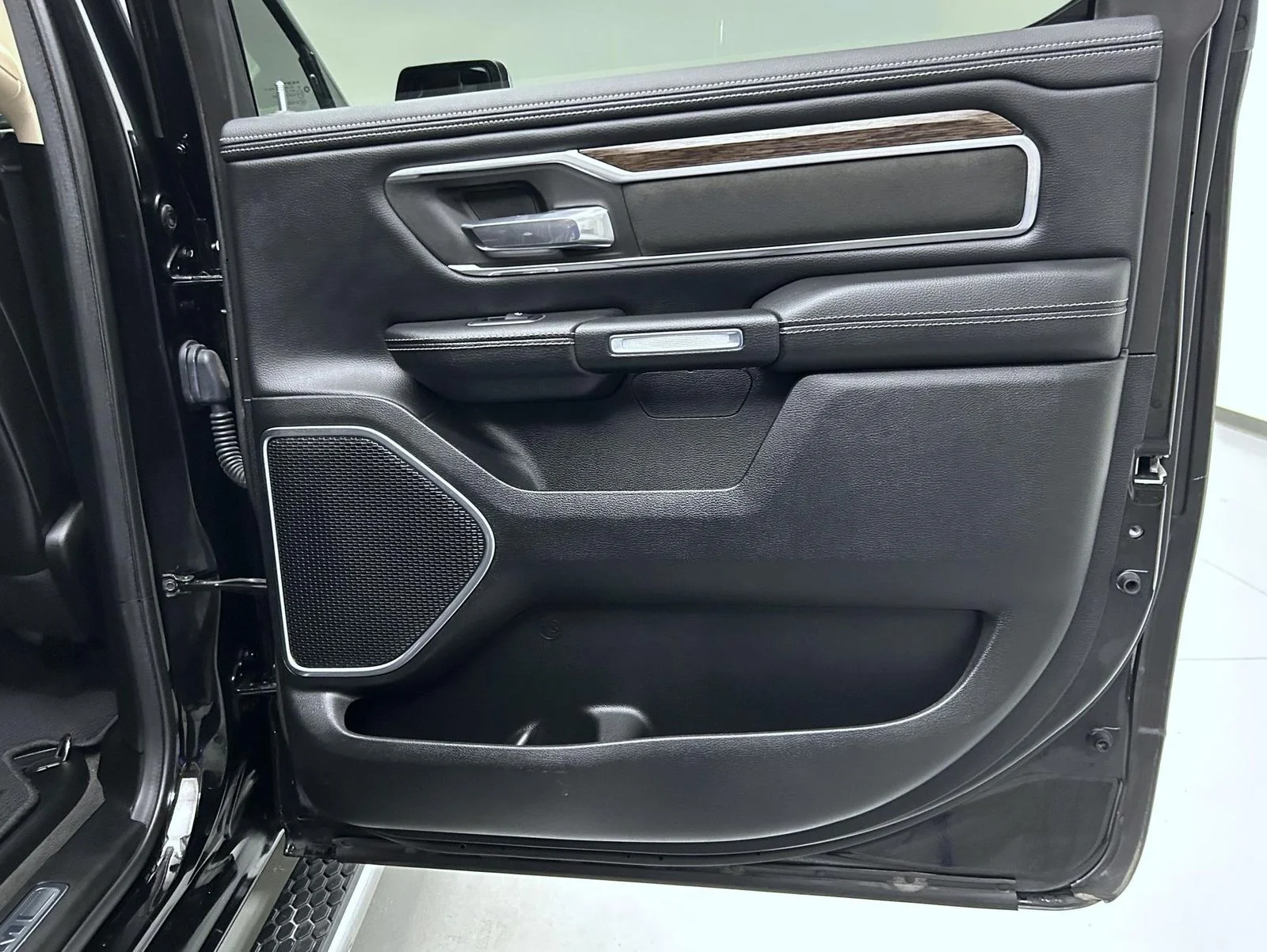Used 2020 Black Ram Laramie image 17