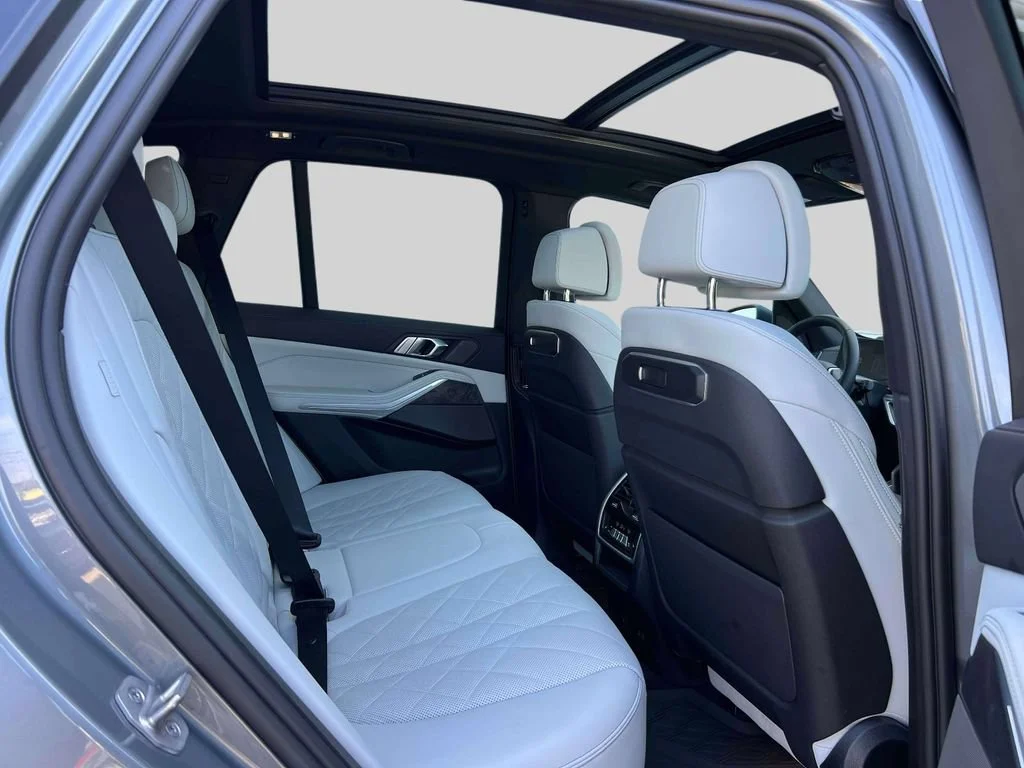 Used 2024 Skyscraper Grey Metallic BMW xDrive40i image 12