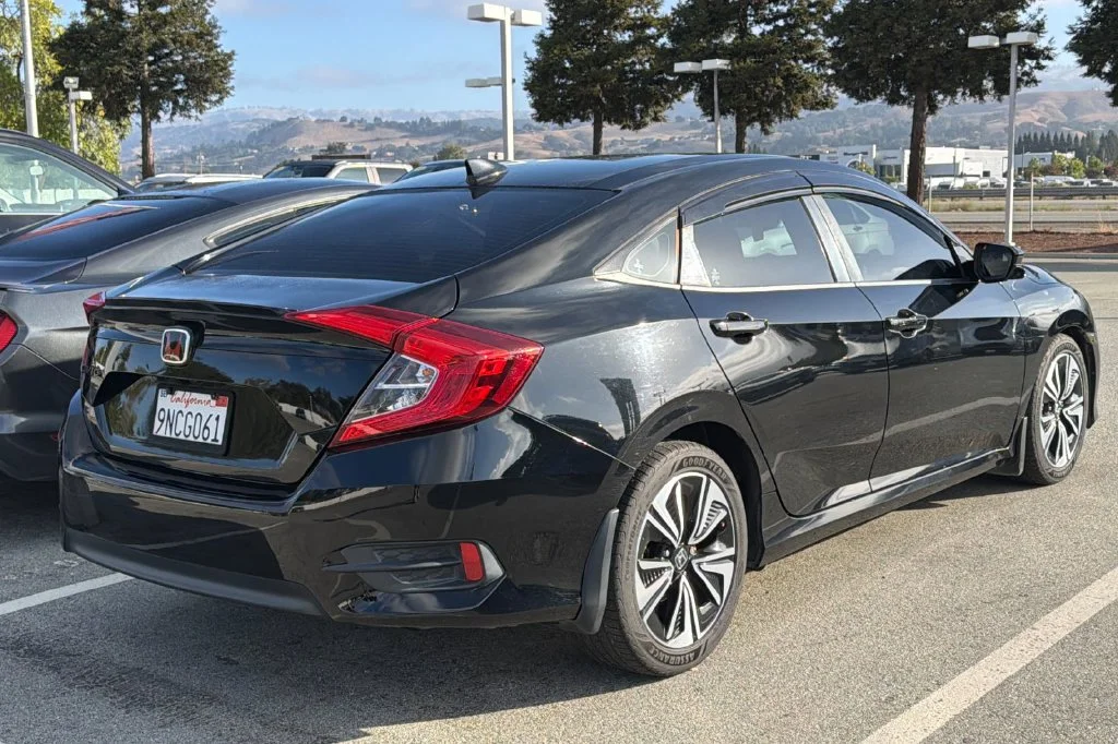 Used 2017 Crystal Black Pearl Honda EX-T image 5