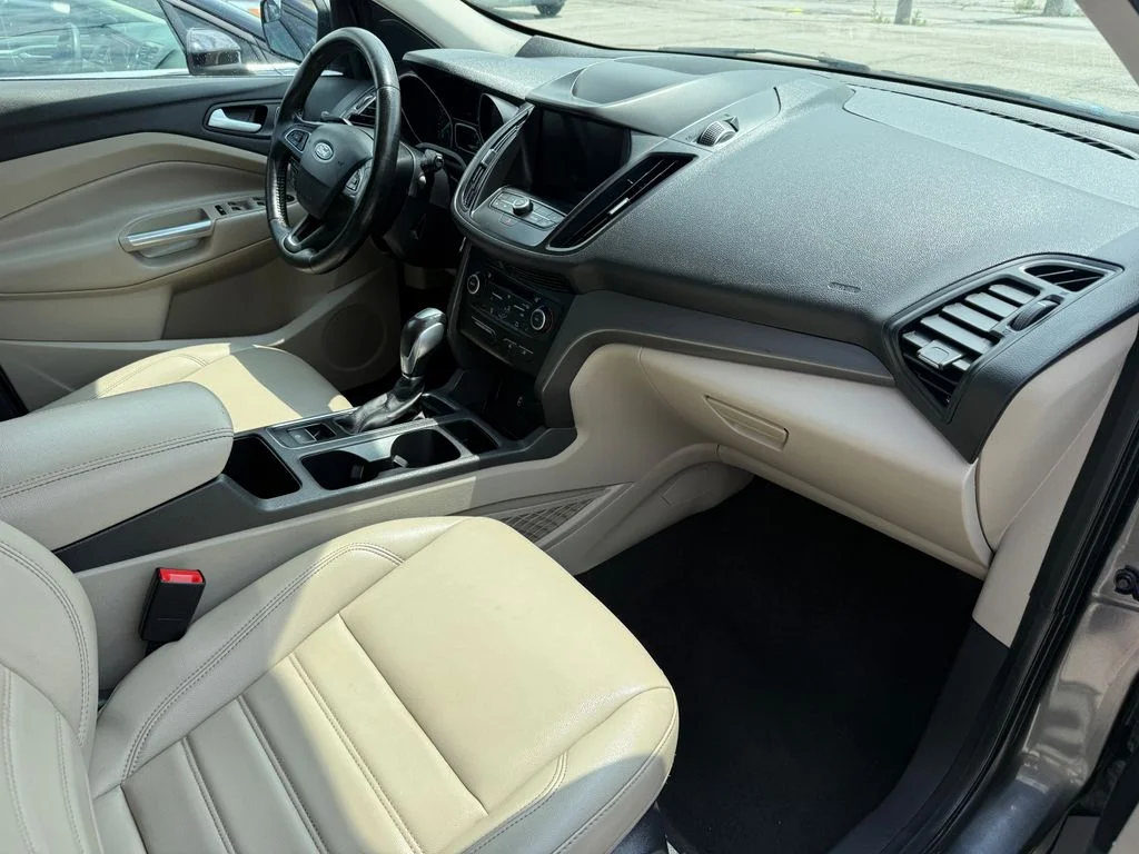 Used 2019 Gray Ford SEL image 22