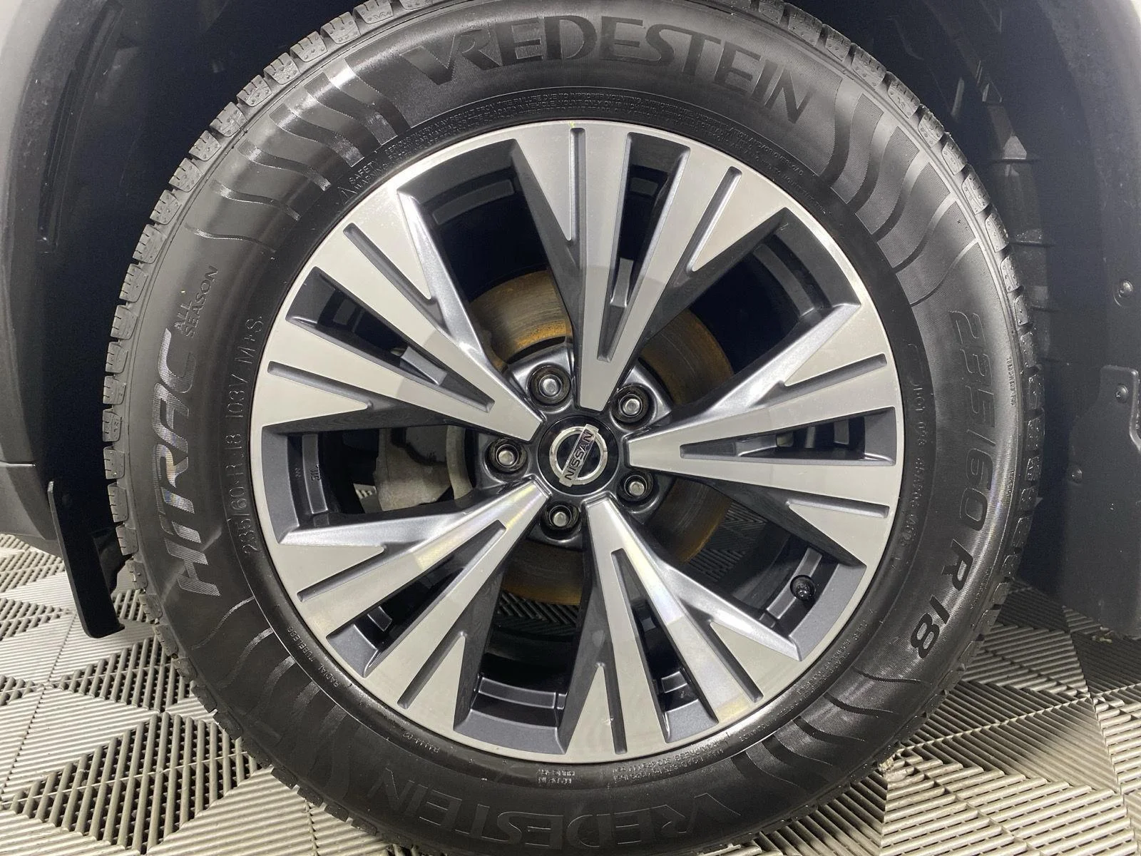 Used 2021 Brilliant Silver Metallic Nissan SV image 12