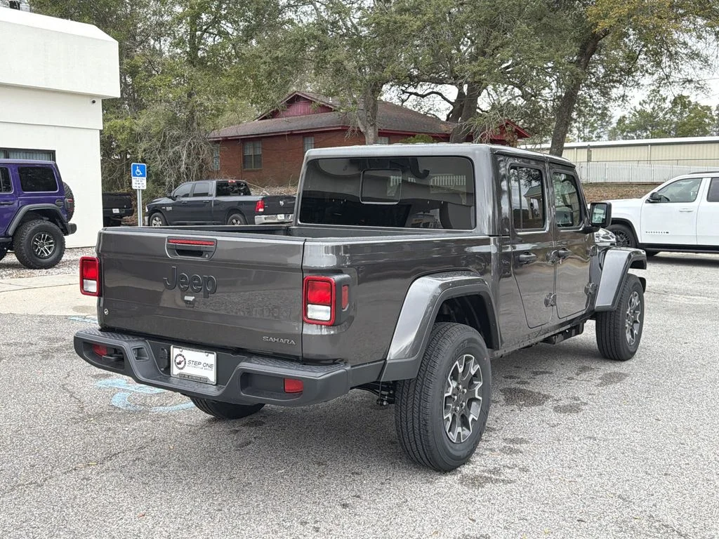 New 2026 Granite Crystal Metallic Clear-Coat Exterior Paint Jeep Sahara image 4