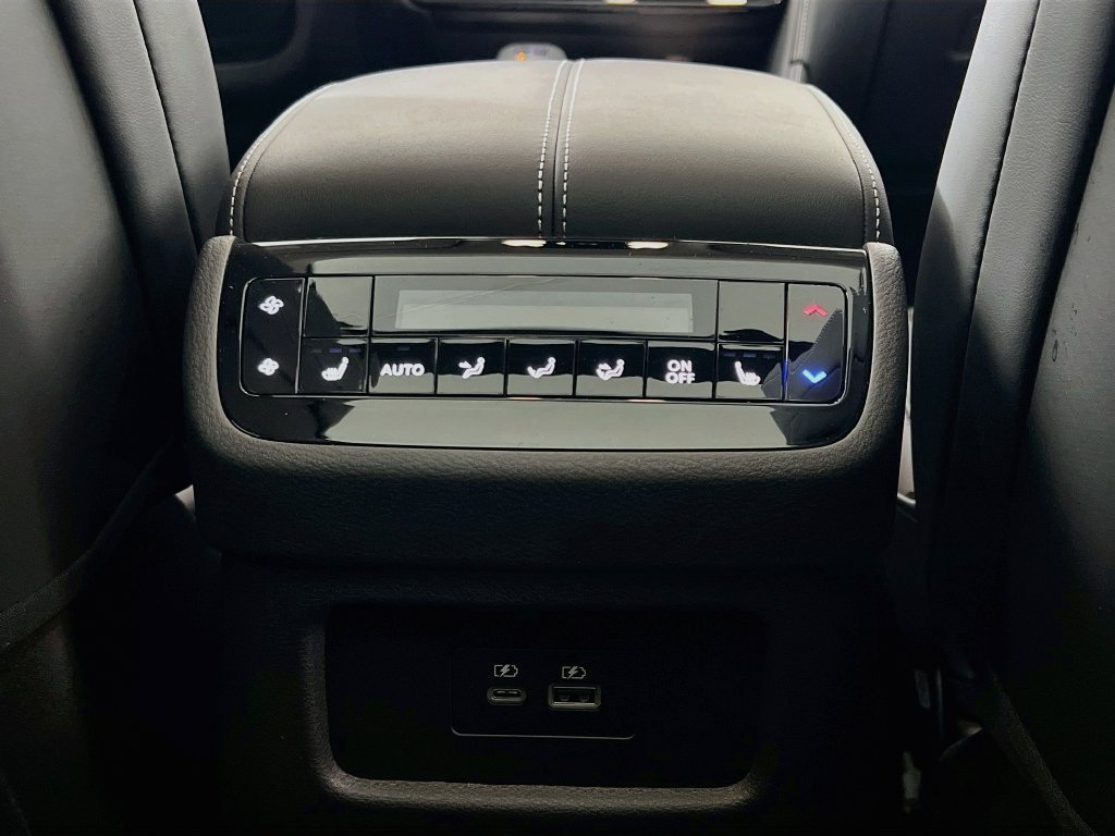 Used 2025 Warm Titanium INFINITI LUXE image 27