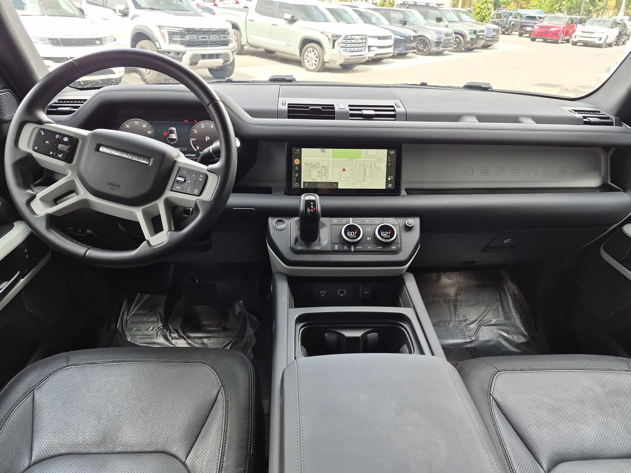 Used 2024 Black Land Rover X-Dynamic SE image 25
