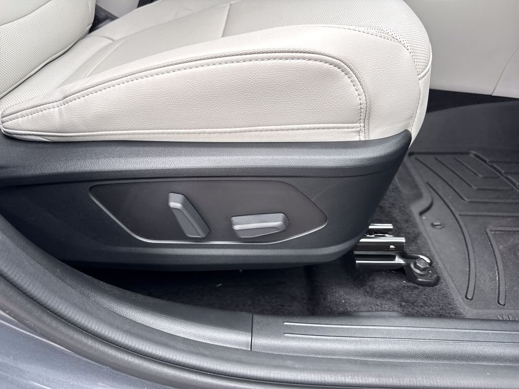 Used 2025 Ecotronic Gray Hyundai Limited image 35