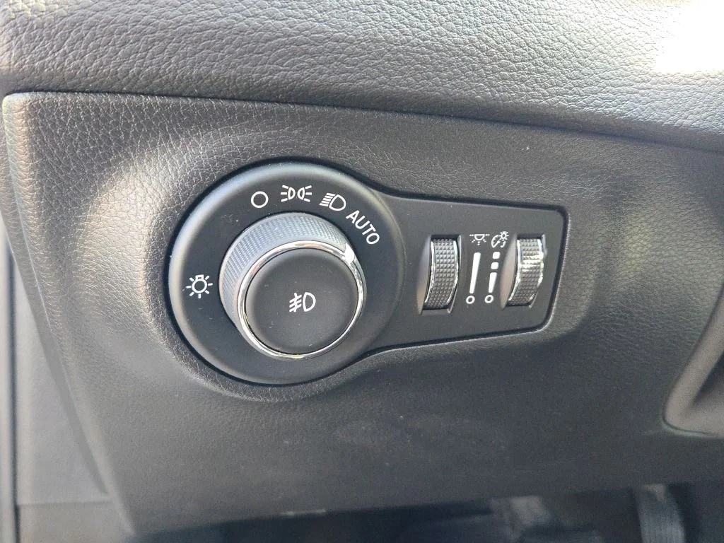 Used 2020 White Jeep Limited image 24