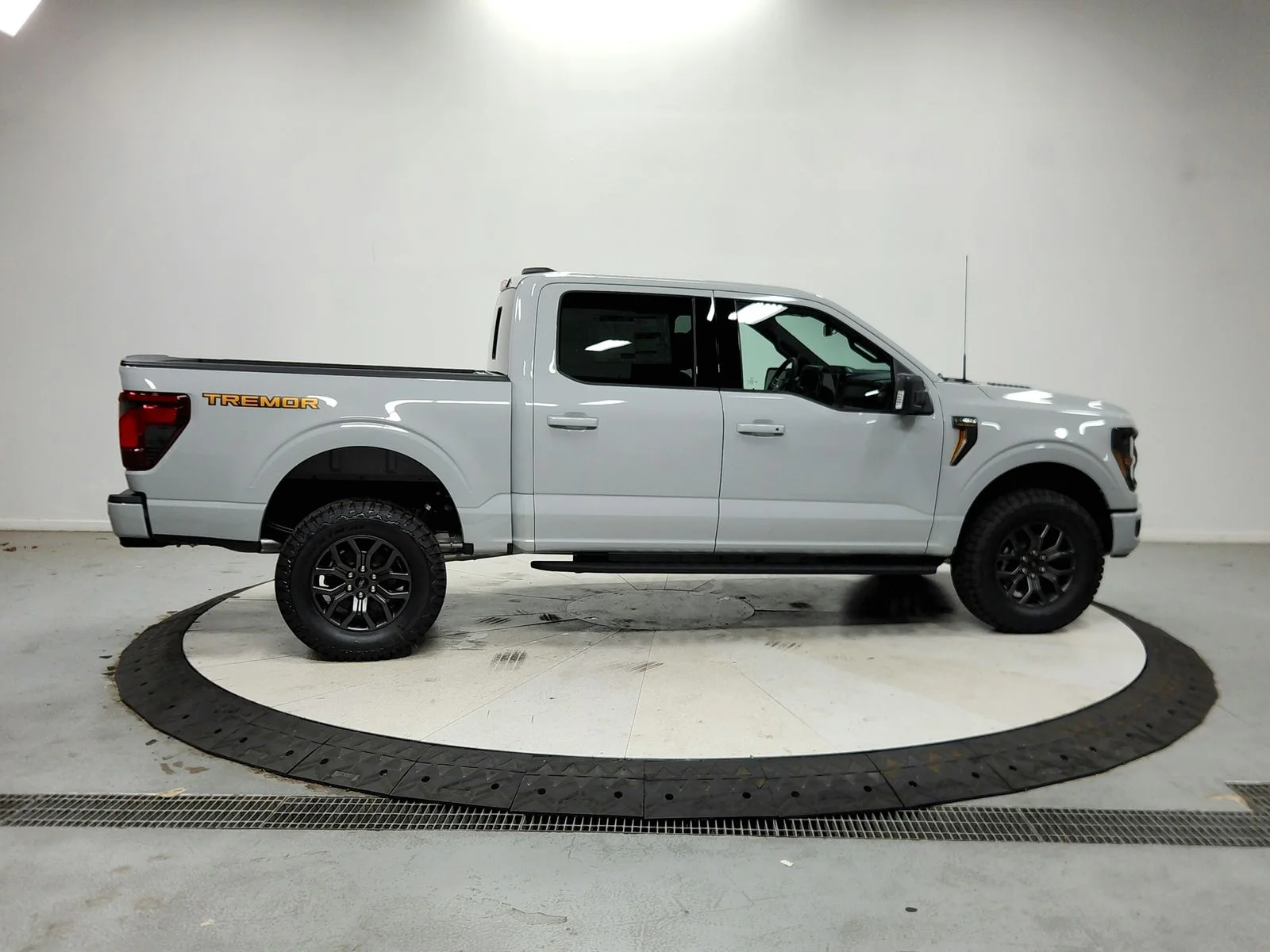 New 2026 White Ford Tremor image 9