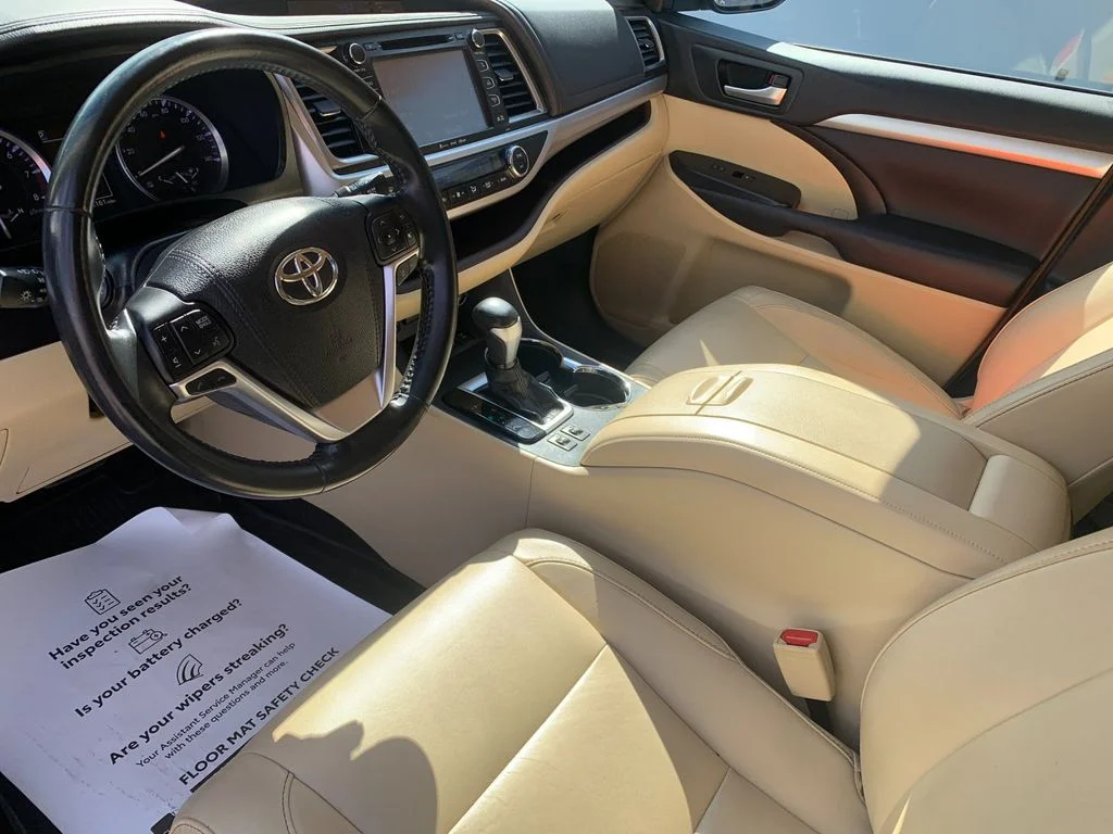 Used 2017 Brown Toyota XLE image 11