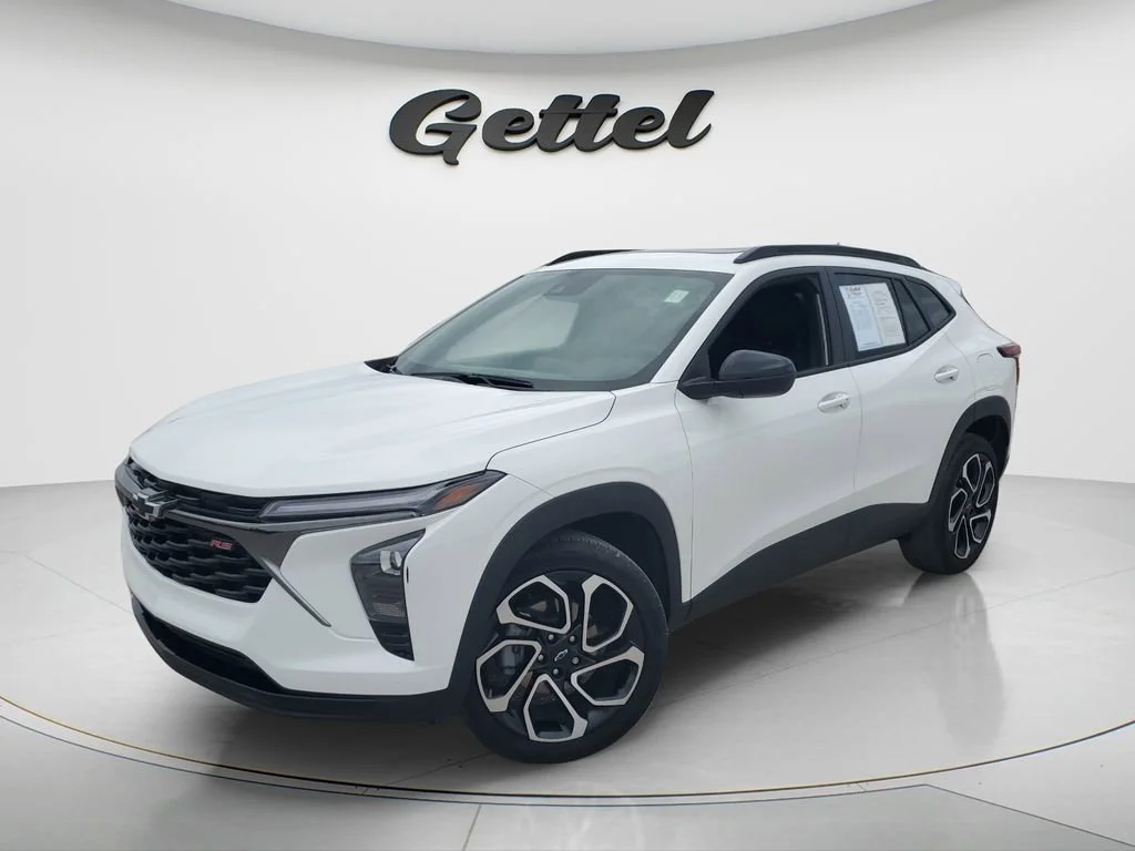 Used 2025 Summit White Chevrolet 2RS image 1