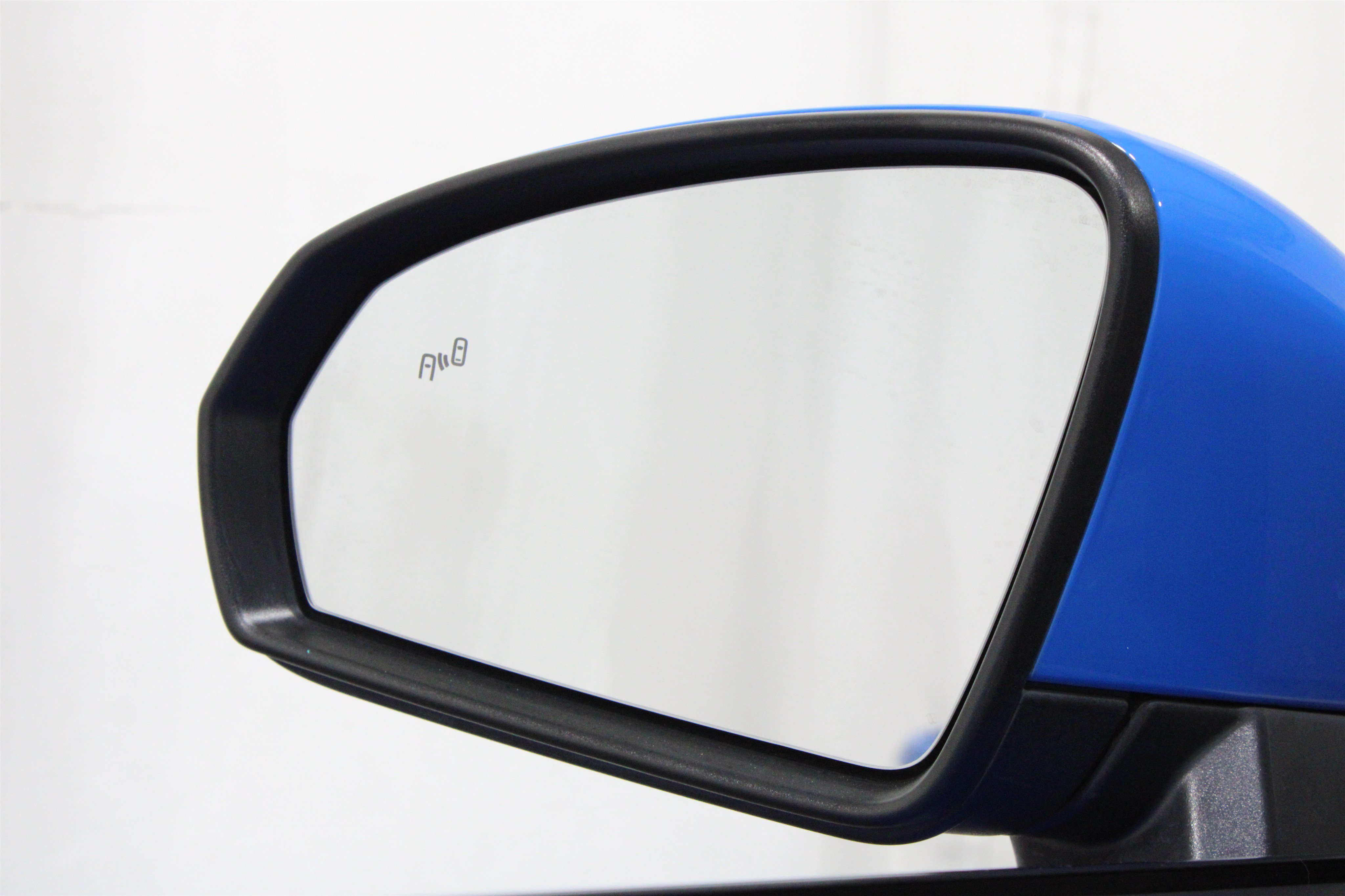 Used 2022 Blue Volkswagen SE image 17