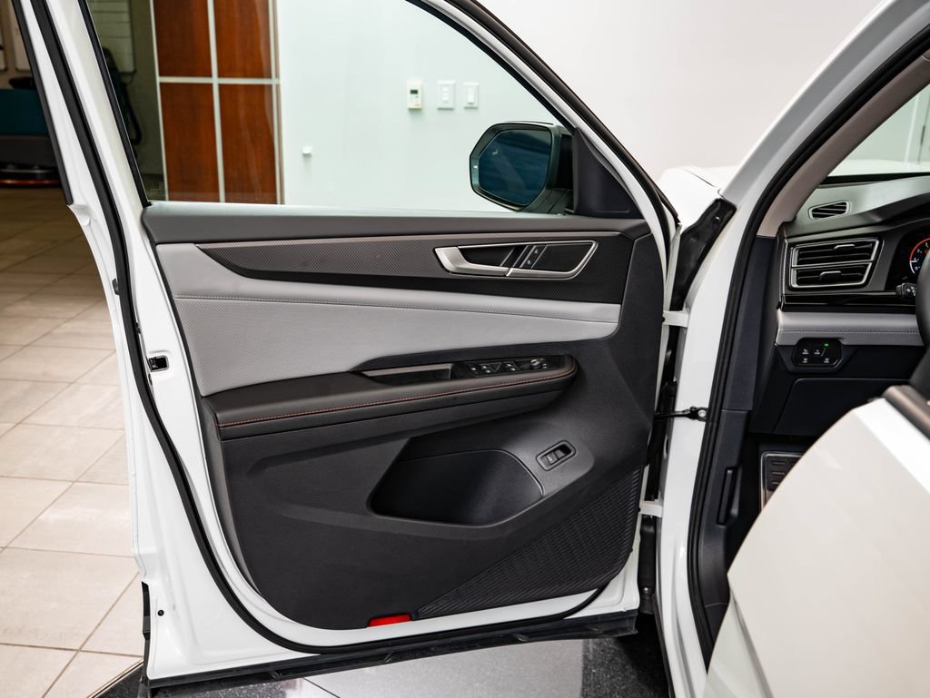 Used 2025 Pure White Volkswagen 2.0T Peak Edition image 27