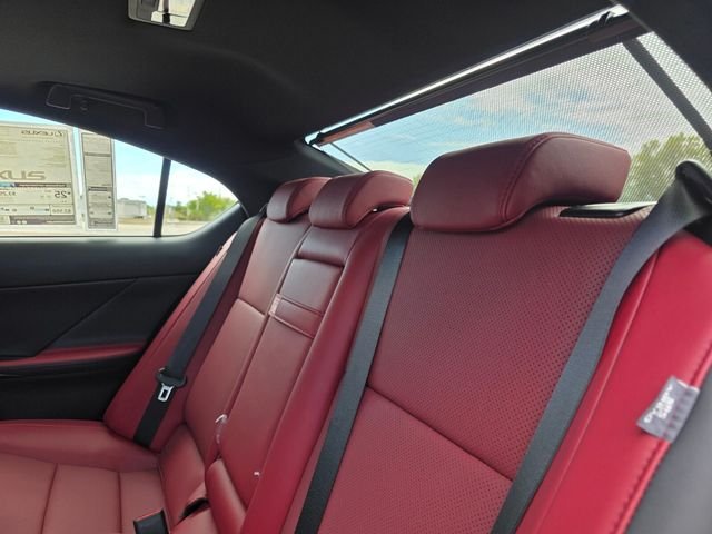 2025 Lexus IS 300 - Photo 16