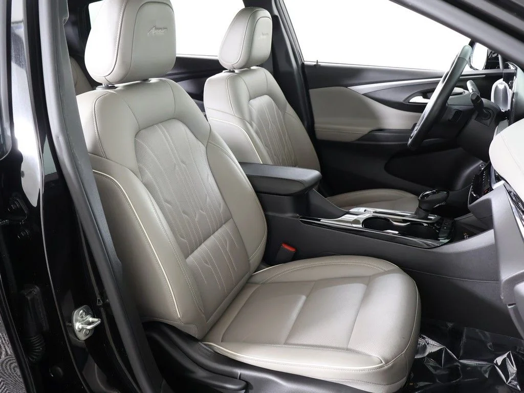 Used 2024 Black Buick Avenir image 32