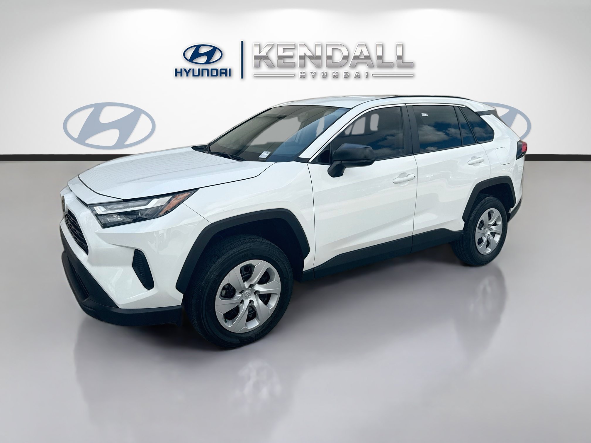 Used 2025 Ice Toyota LE image 3