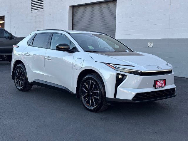 New 2027 Wind Chill Pearl <sup>1</sup> Toyota  XLE image 4