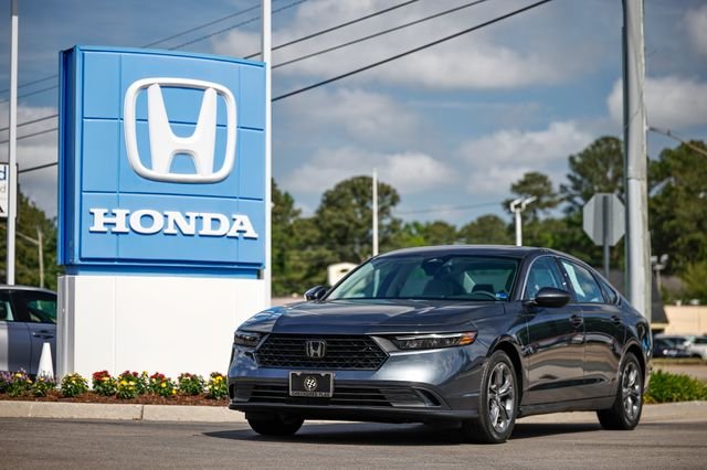 Used 2023 Meteorite Gray Metallic Honda EX image 1