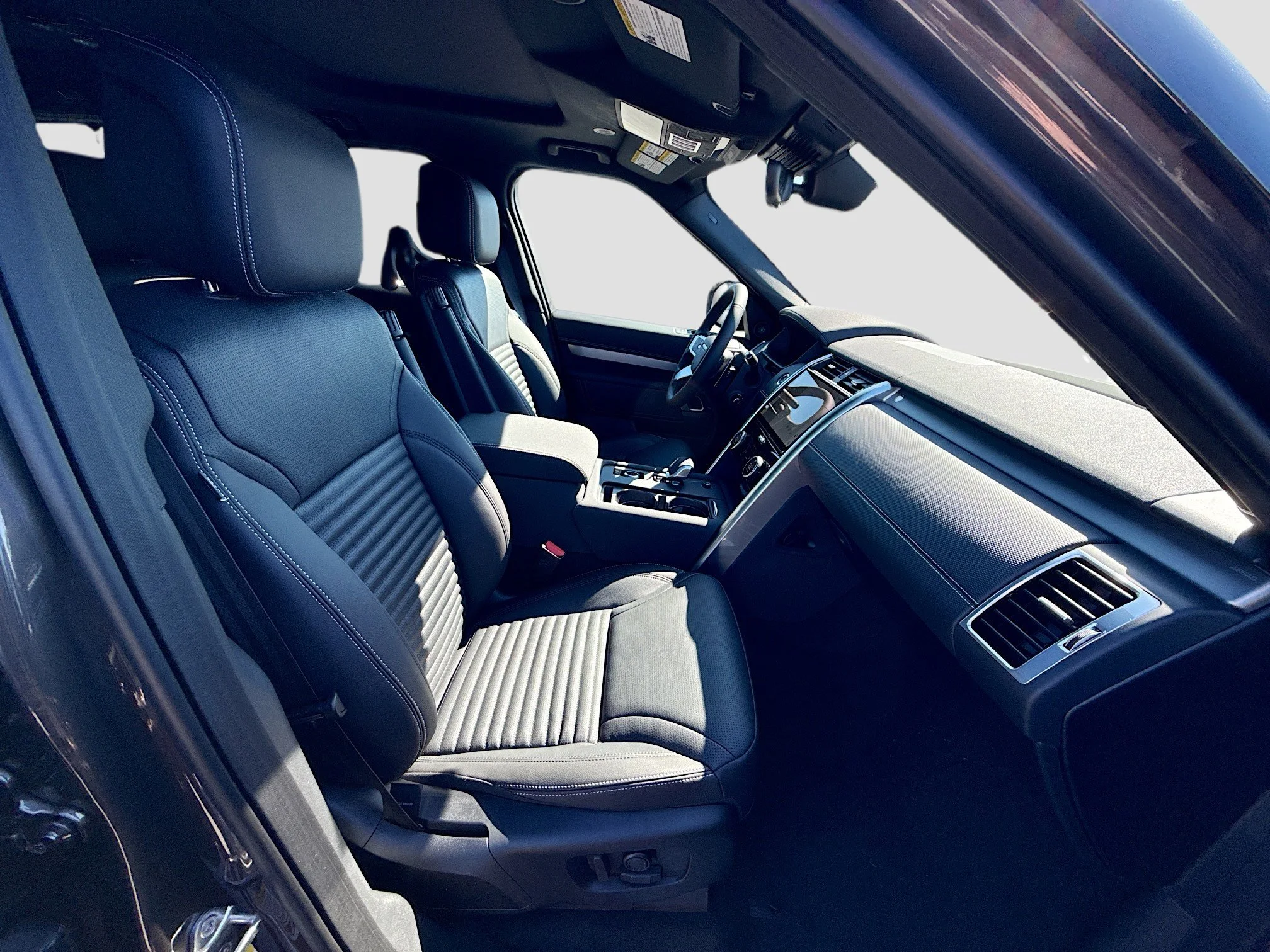 New 2026 Charente Grey Land Rover Dynamic SE image 16