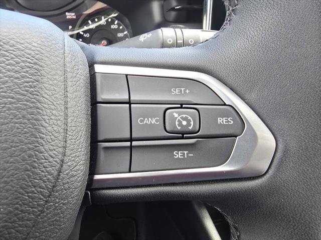 New 2026 Red Hot Pearl-Coat Exterior Paint Jeep Latitude image 18
