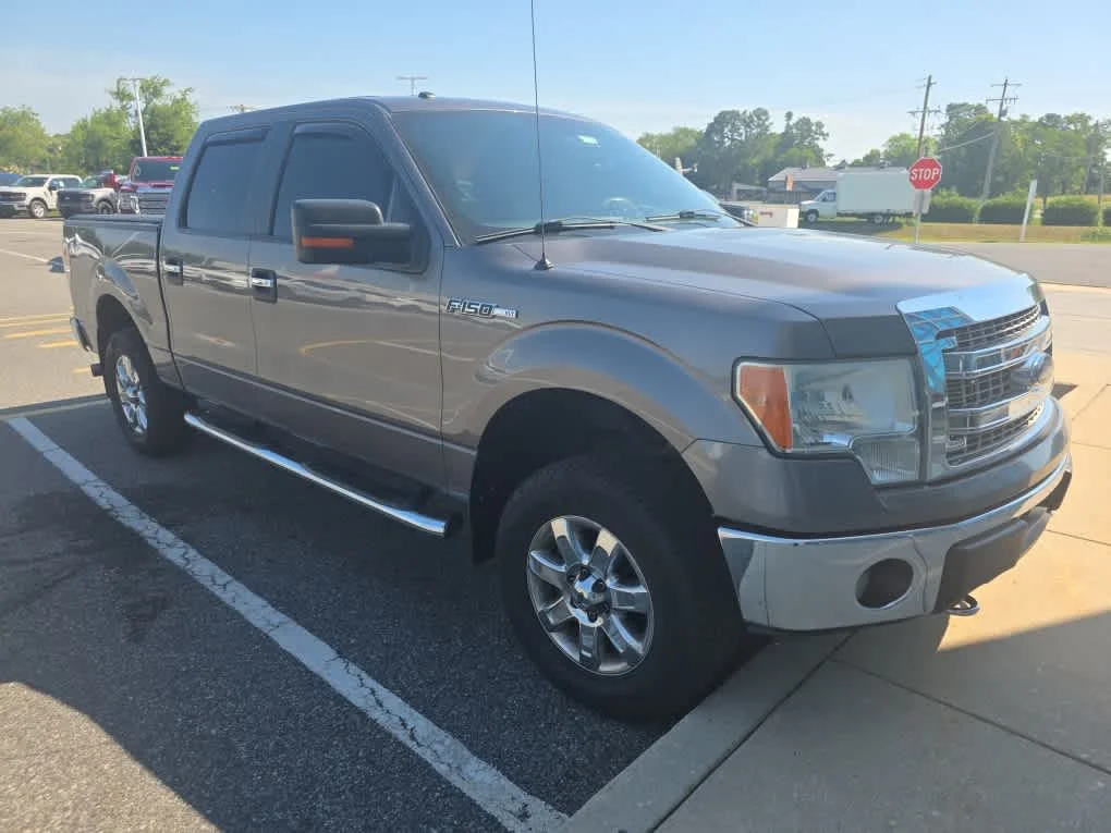 Used 2014 Sterling Gray Metallic Ford XLT image 2