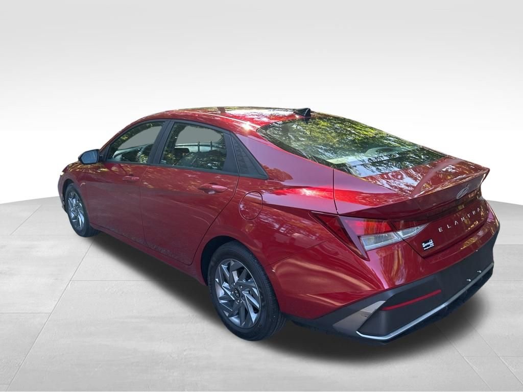 Used 2024 Red Hyundai SEL image 3
