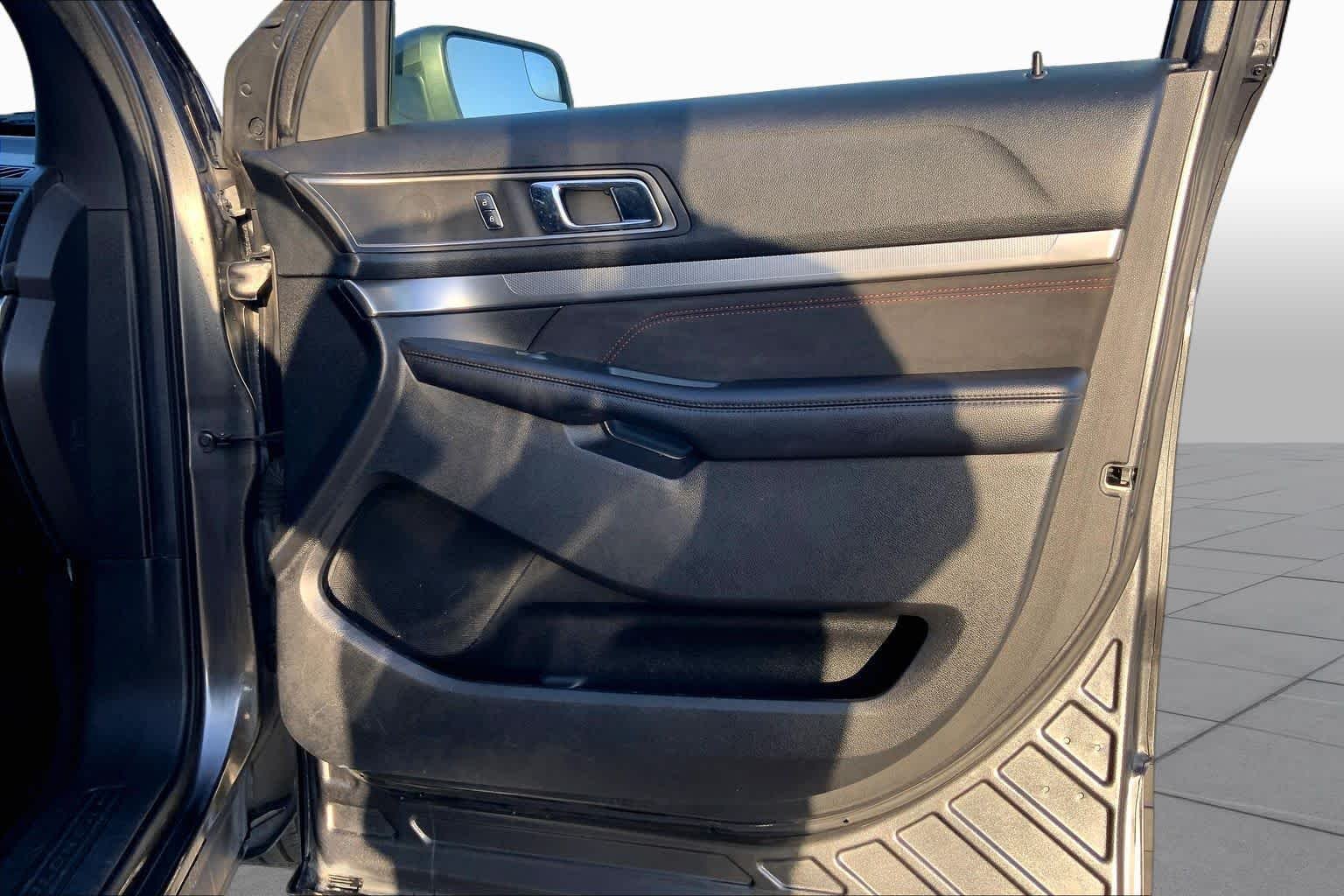 Used 2018 Magnetic Ford XLT image 22