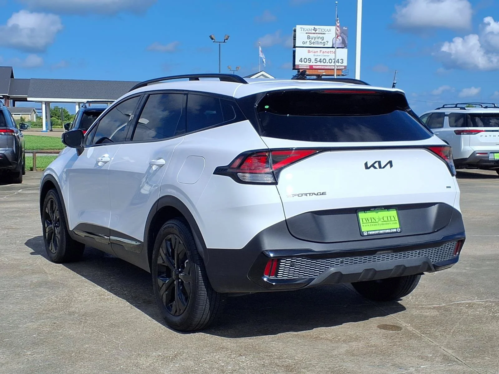 Certified Used 2025 White Kia X-Line image 2