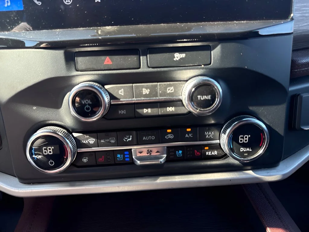 Used 2023 White Ford Limited image 19