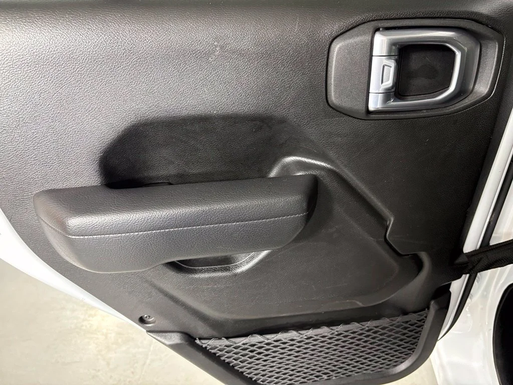 Used 2025 White Jeep Sport S image 33