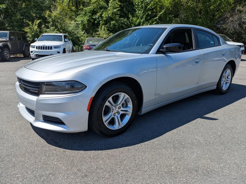 Used 2023 Silver Dodge SXT image 8