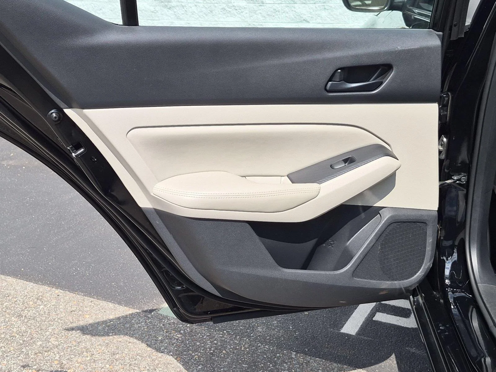 Used 2025 Super Black Nissan SV image 29
