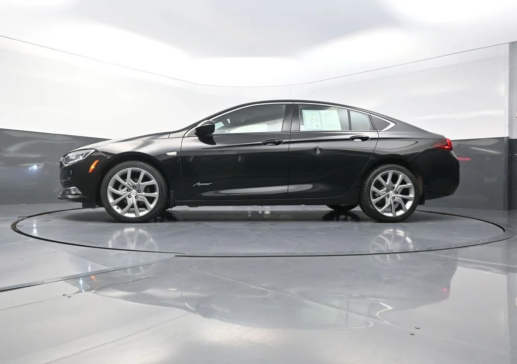 Used 2019 Black Buick Avenir image 26