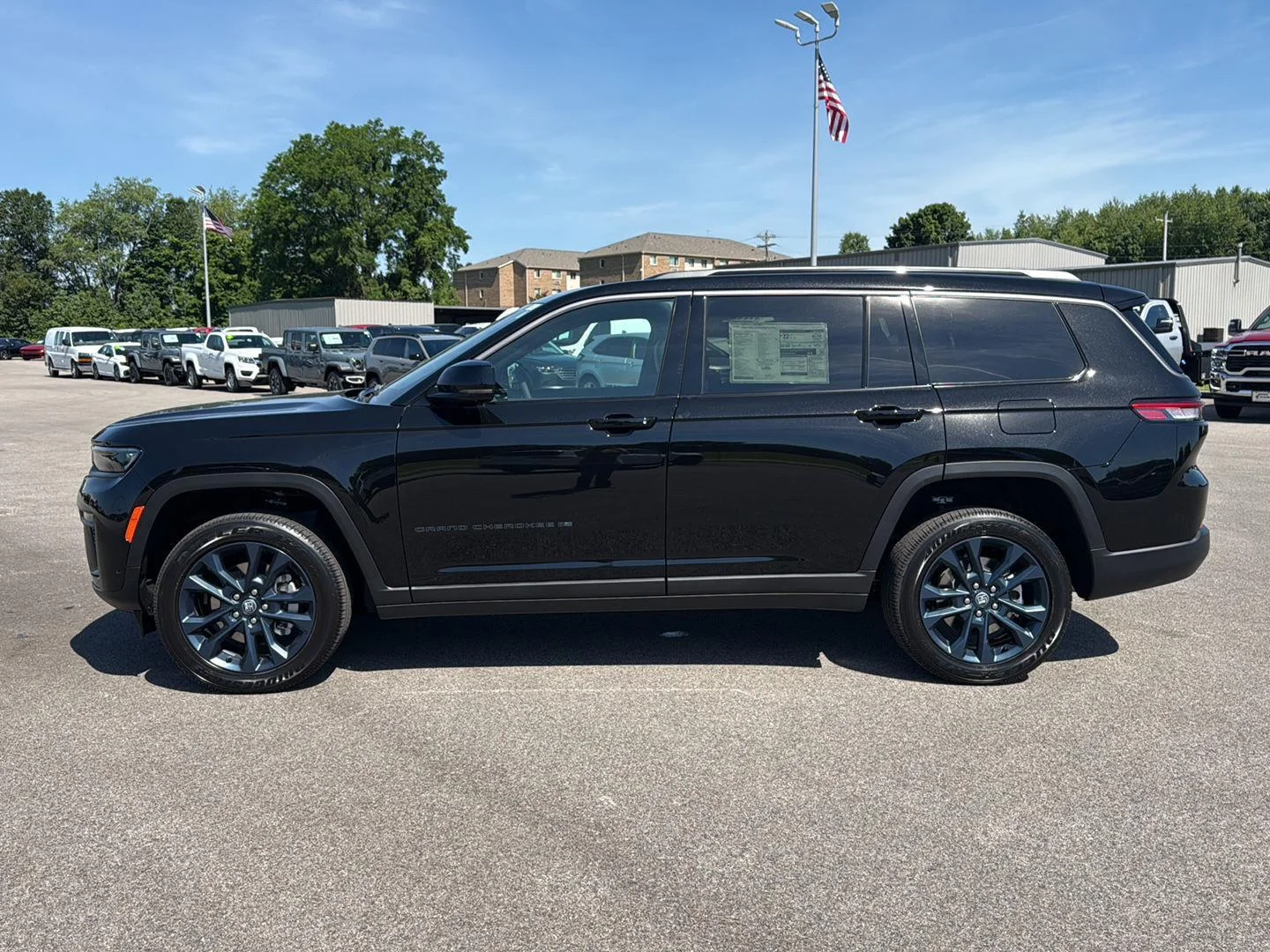 New 2026 Diamond Black Crystal Pearlcoat Jeep 85th Anniversary Edition image 8
