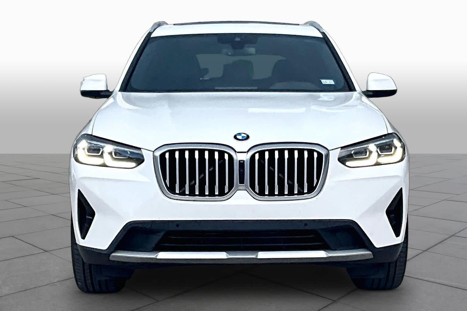 Used 2023 Alpine White BMW sDrive30i image 3