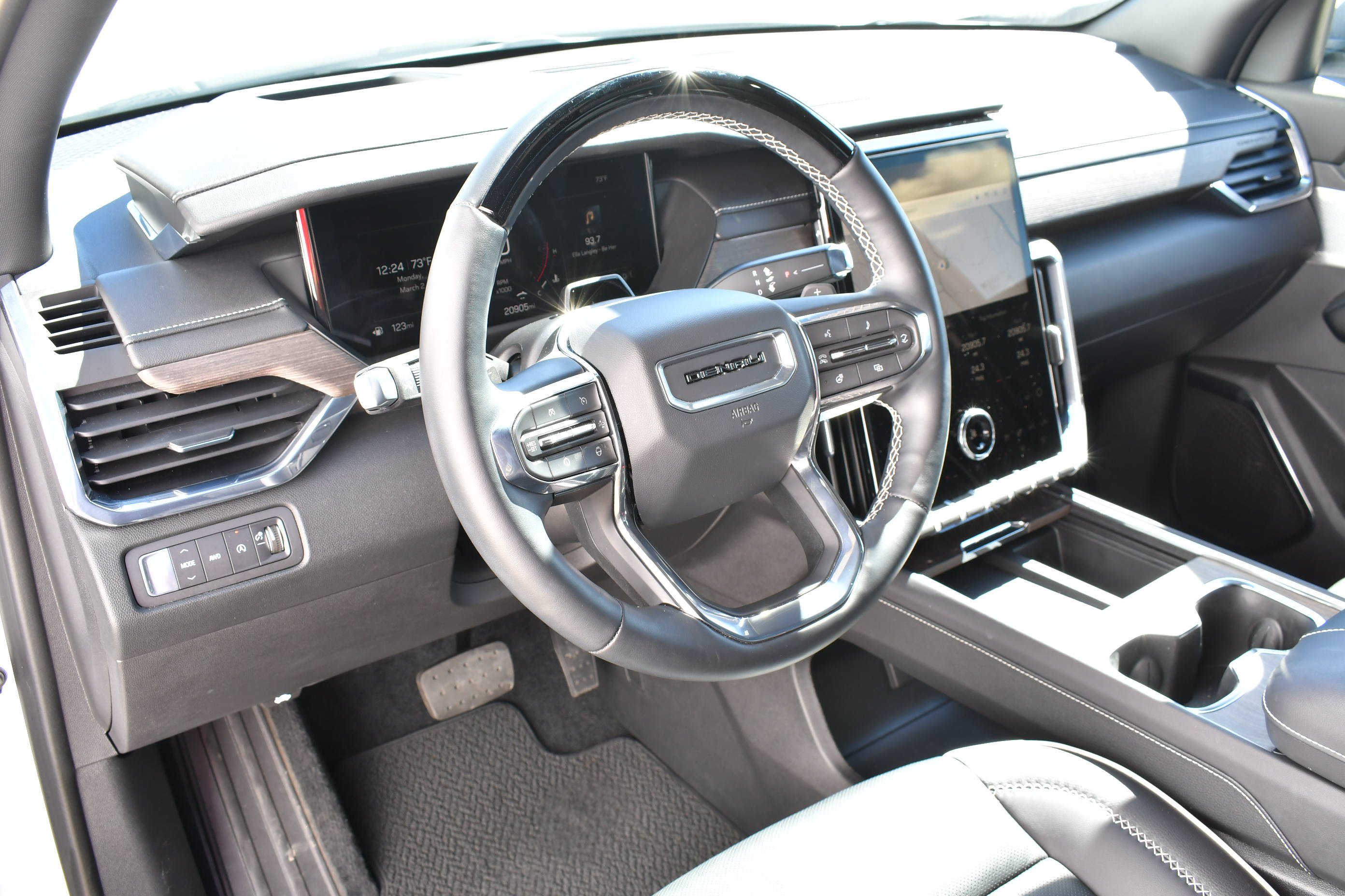 2025 GMC Acadia Denali - Photo 13