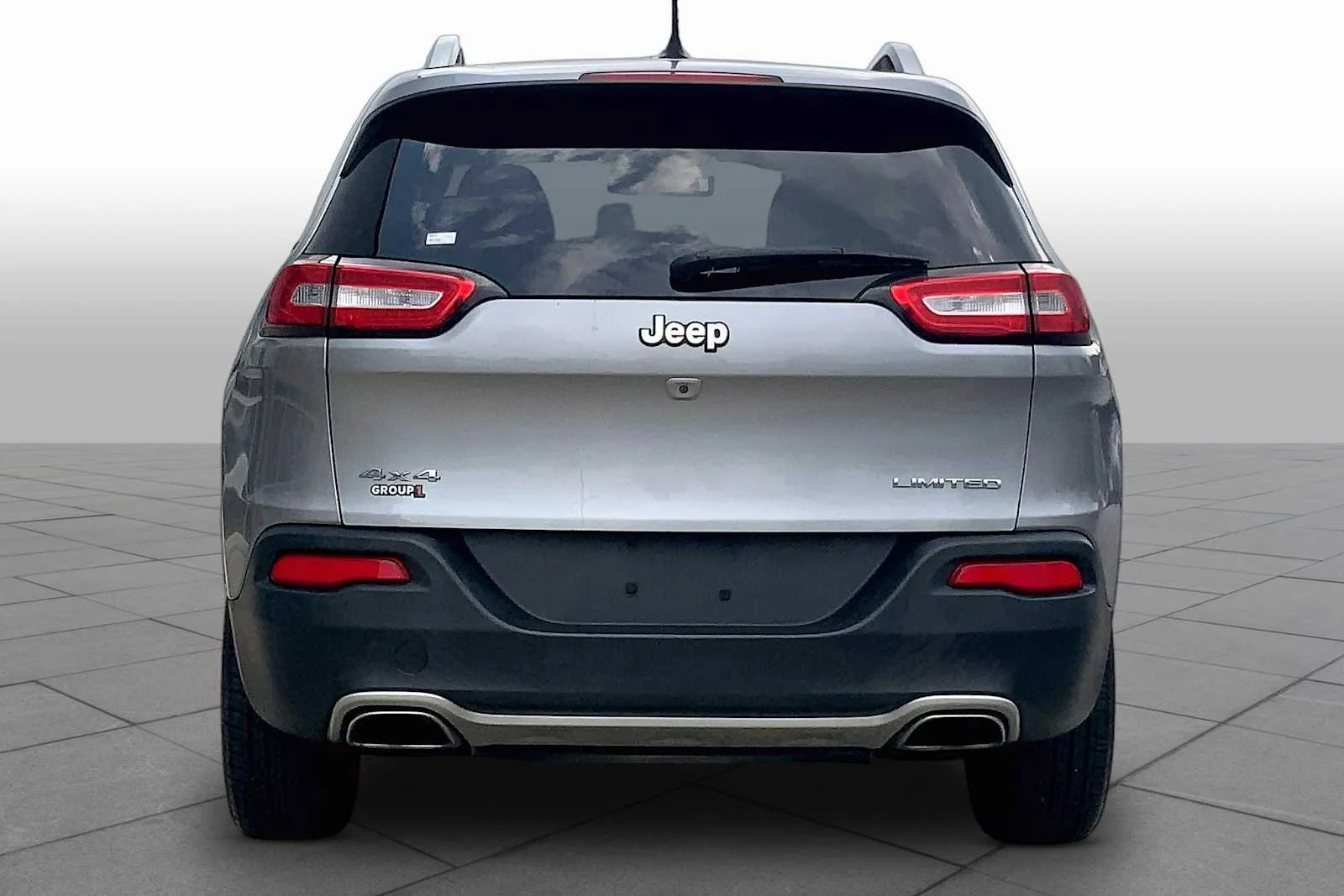 Used 2015 Billet Silver Metallic Clearcoat Jeep Limited image 5