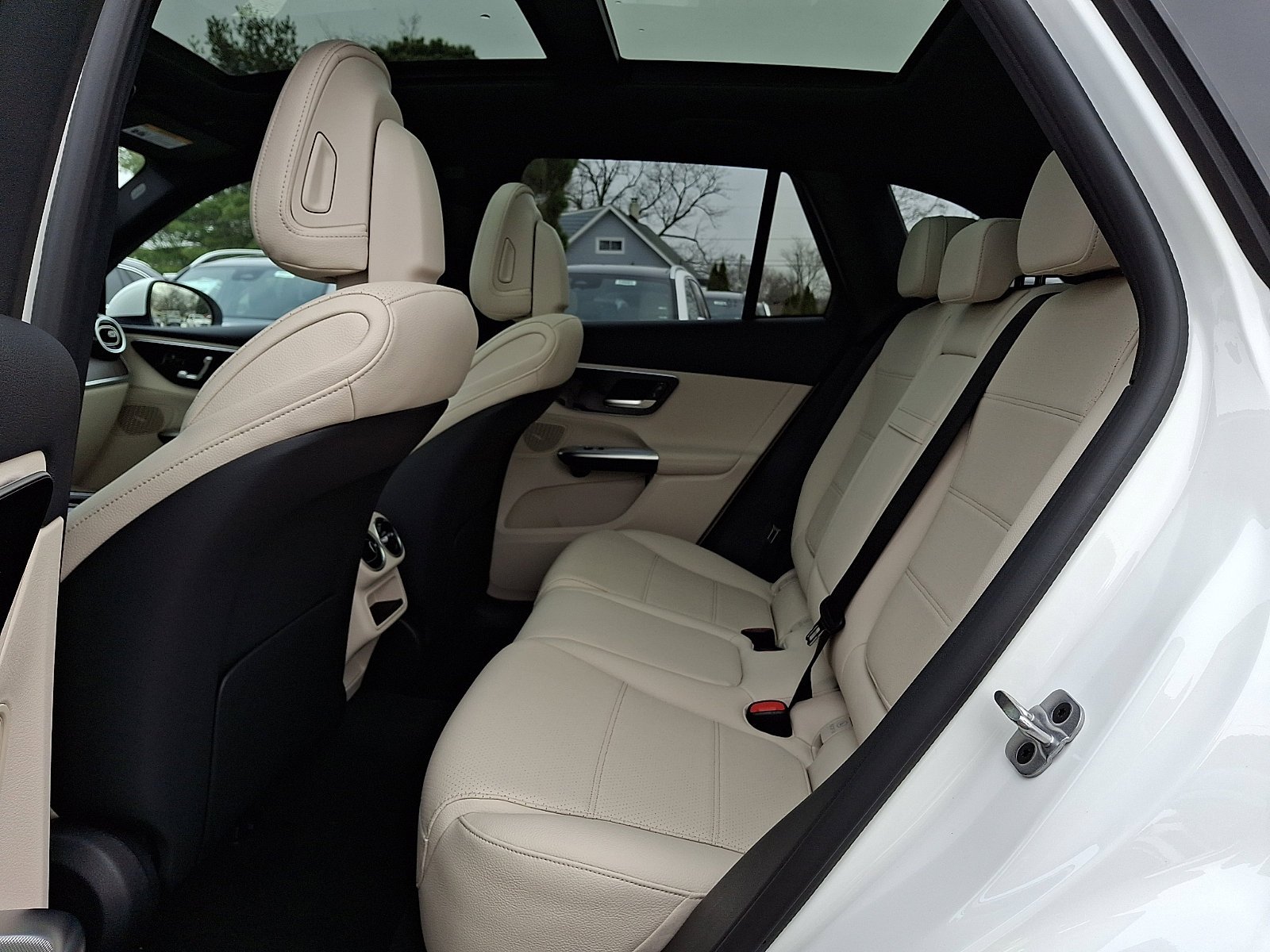 Used 2026 Polar White Mercedes-Benz GLC 300 image 6