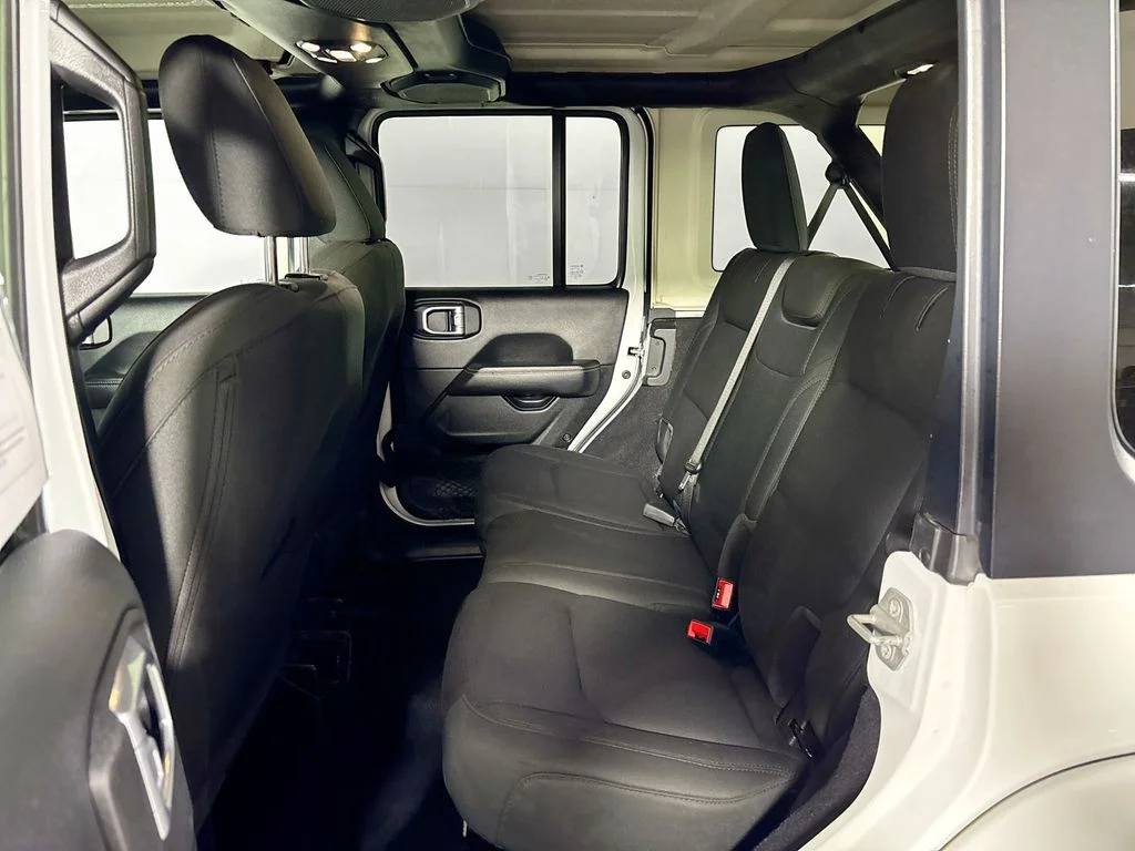 Used 2021 White Jeep Unlimited Sahara image 19
