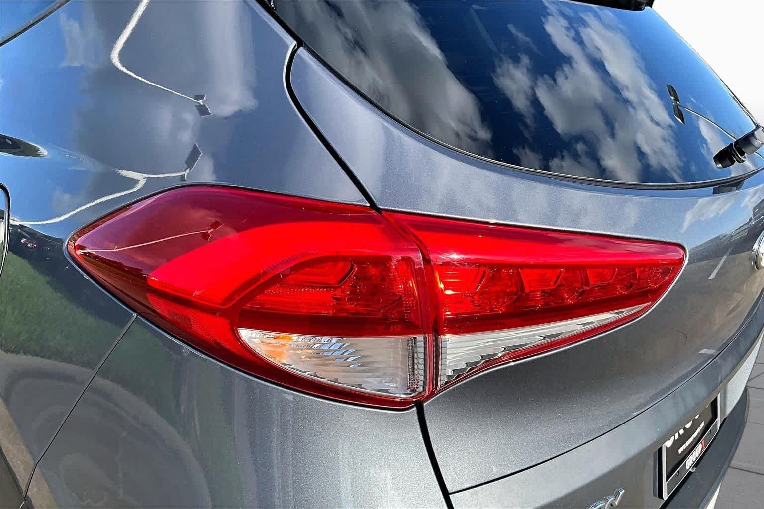 Used 2017 Coliseum Gray Hyundai Limited image 26