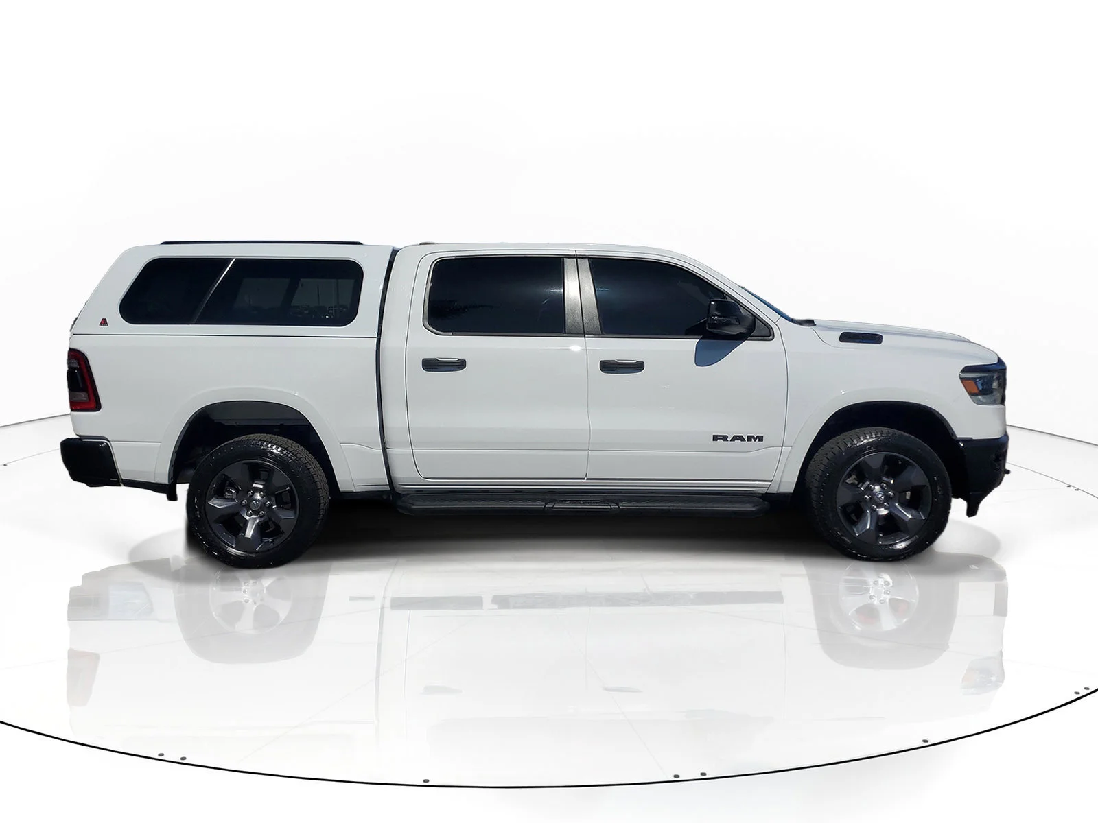 Certified Used 2023 White Ram Big Horn/Lone Star image 2
