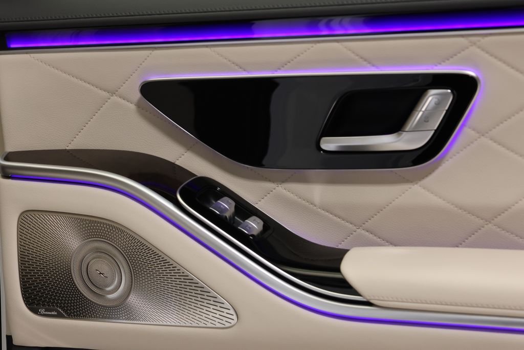 New 2026 MANUFAKTUR Moonlight White Metallic Mercedes-Benz S 580 image 50